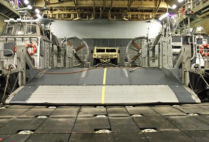 جولة داخل حوامة المارينز ال HoverCraft LCAC